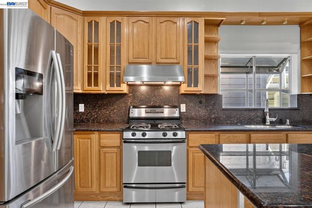 2244 E 20Th St, Oakland, CA 94606