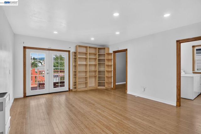 2244 E 20Th St, Oakland, CA 94606