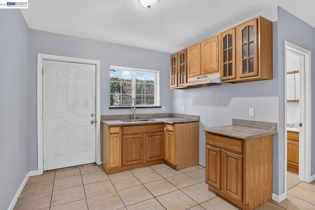 2244 E 20Th St, Oakland, CA 94606