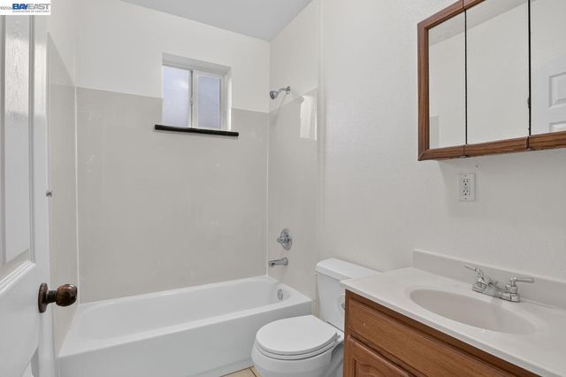 2244 E 20Th St, Oakland, CA 94606