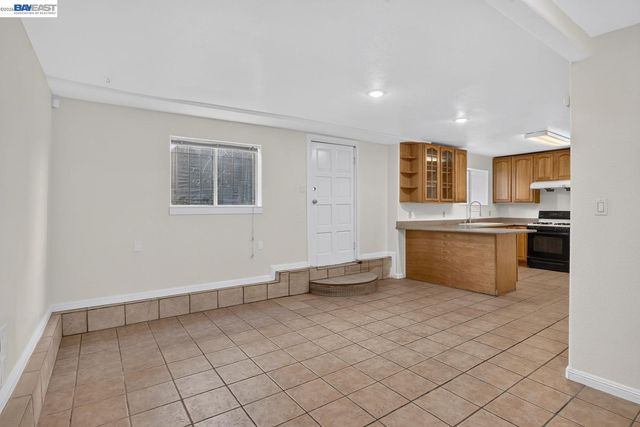 2244 E 20Th St, Oakland, CA 94606