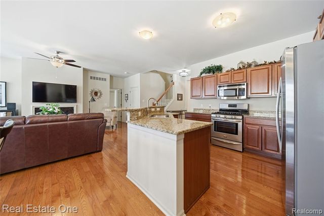 1082 Paddock Drive, South Lyon, MI 48178