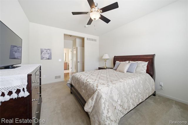 1082 Paddock Drive, South Lyon, MI 48178