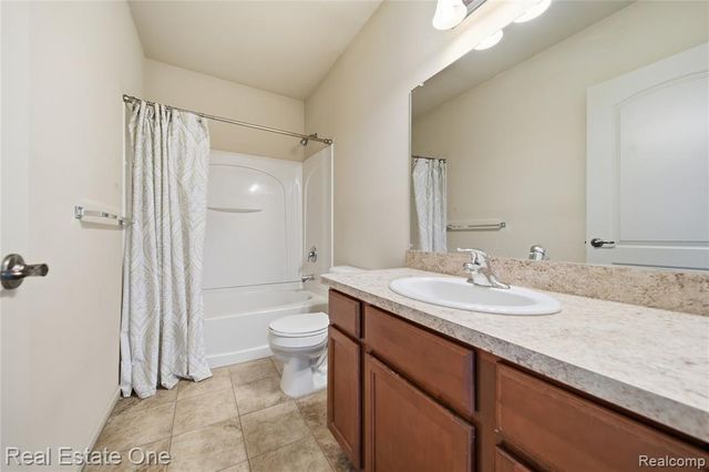 1082 Paddock Drive, South Lyon, MI 48178