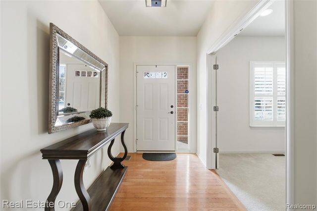 1082 Paddock Drive, South Lyon, MI 48178