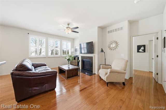 1082 Paddock Drive, South Lyon, MI 48178