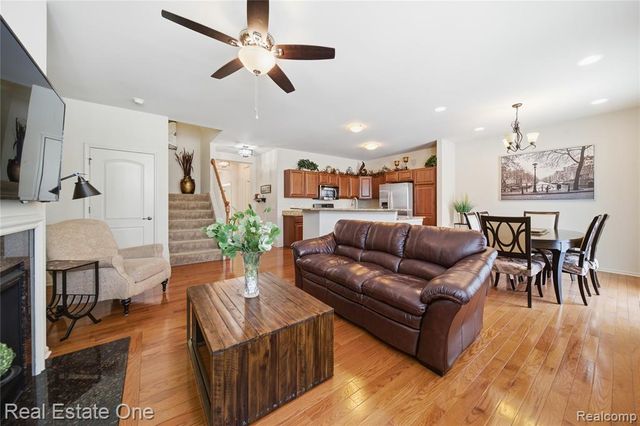 1082 Paddock Drive, South Lyon, MI 48178