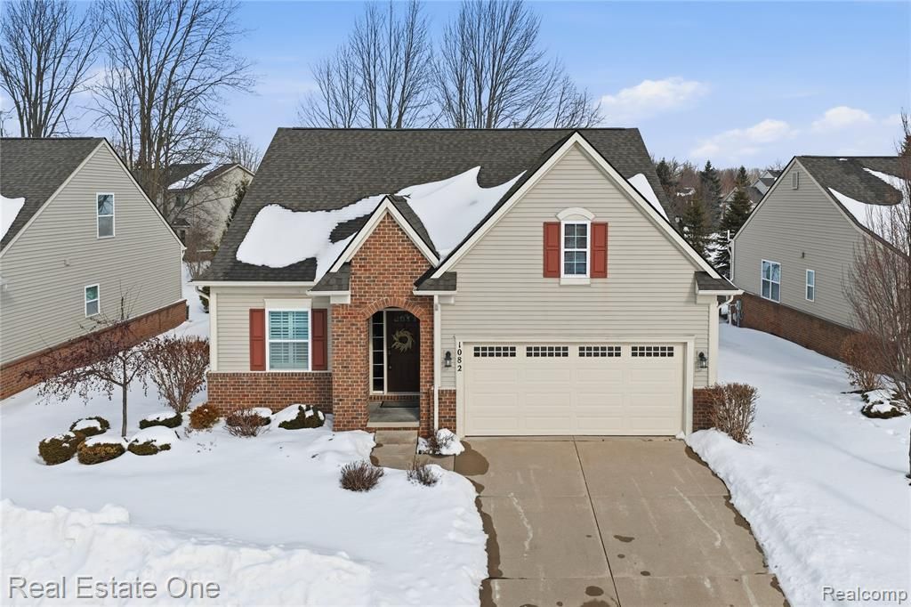 1082 Paddock Drive, South Lyon, MI 48178
