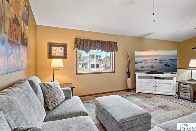 124 Harbor Hill Drive, Mankato, MN 56001