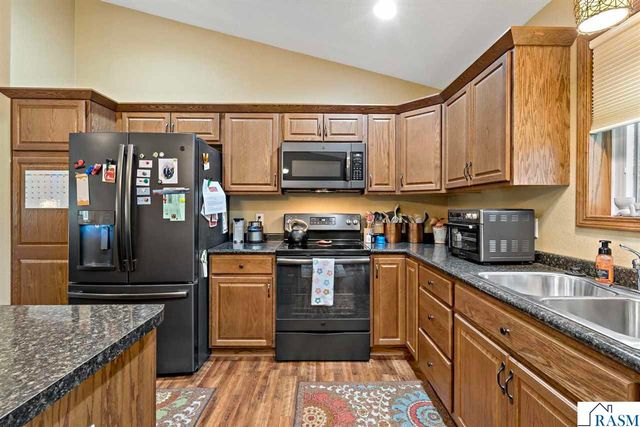 124 Harbor Hill Drive, Mankato, MN 56001