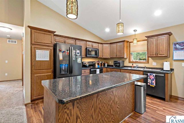 124 Harbor Hill Drive, Mankato, MN 56001