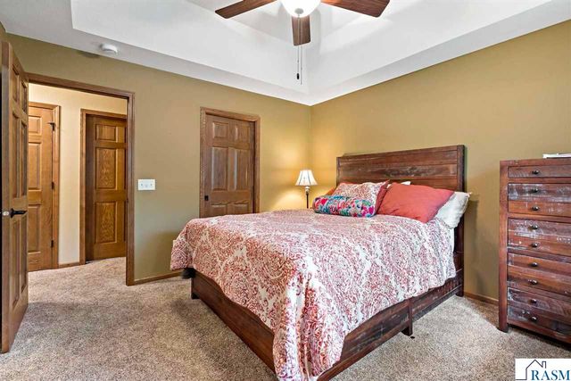 124 Harbor Hill Drive, Mankato, MN 56001