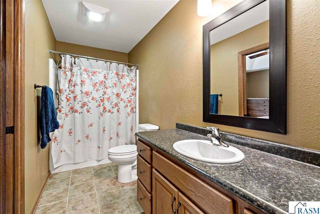 124 Harbor Hill Drive, Mankato, MN 56001