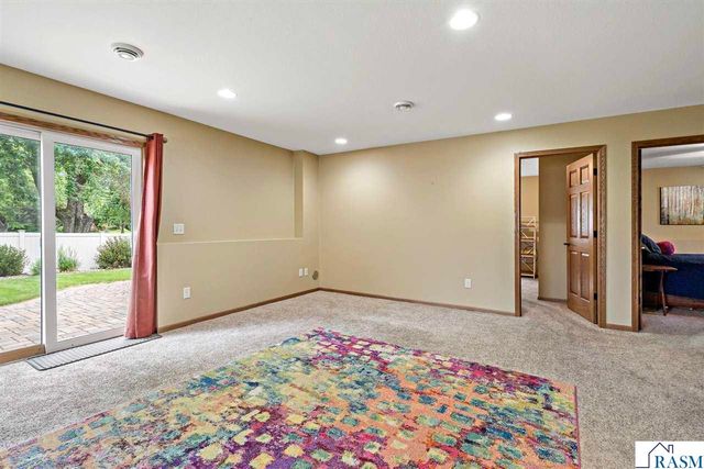 124 Harbor Hill Drive, Mankato, MN 56001