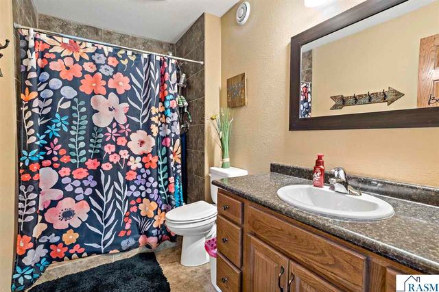 124 Harbor Hill Drive, Mankato, MN 56001