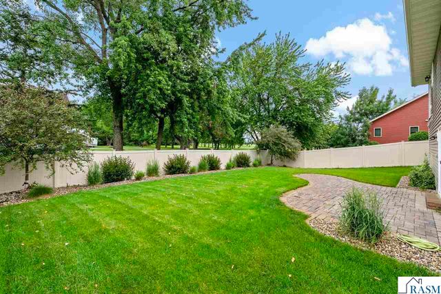 124 Harbor Hill Drive, Mankato, MN 56001