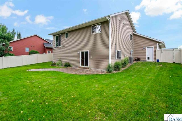 124 Harbor Hill Drive, Mankato, MN 56001