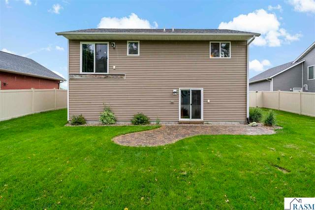 124 Harbor Hill Drive, Mankato, MN 56001