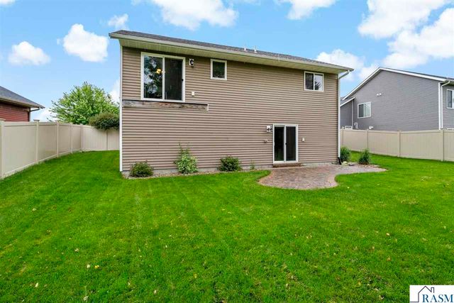 124 Harbor Hill Drive, Mankato, MN 56001