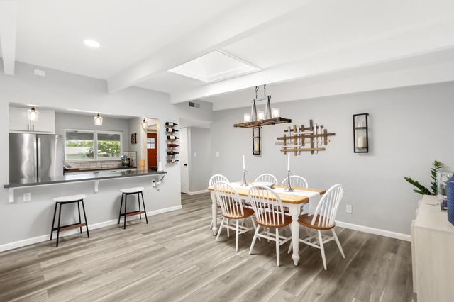 6860 Pocket Rd, Sacramento, CA 95831