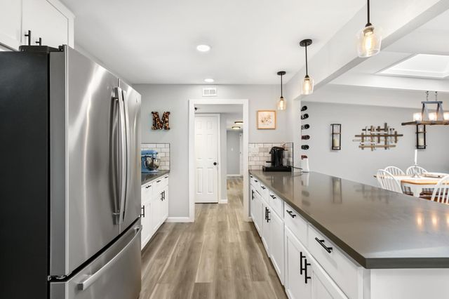 6860 Pocket Rd, Sacramento, CA 95831