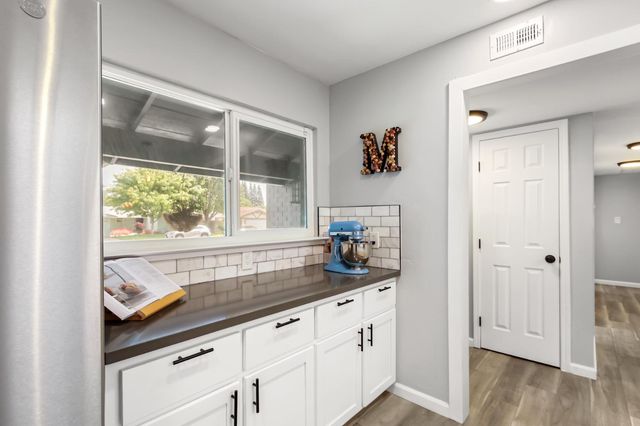 6860 Pocket Rd, Sacramento, CA 95831