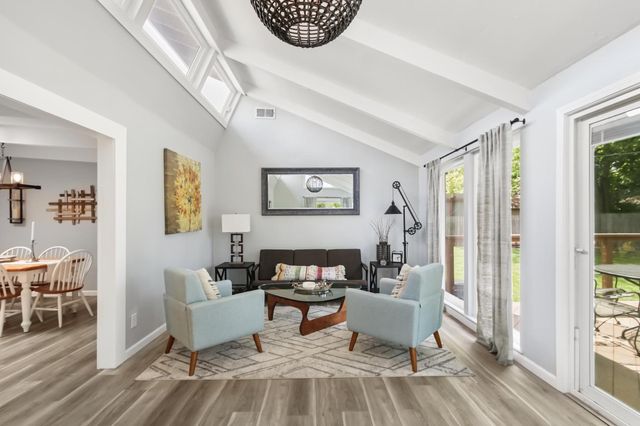 6860 Pocket Rd, Sacramento, CA 95831