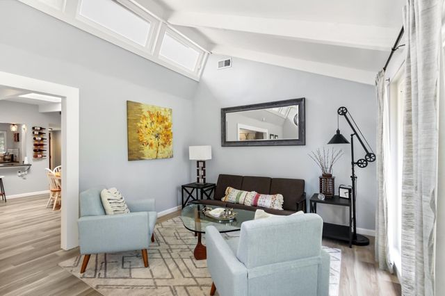 6860 Pocket Rd, Sacramento, CA 95831