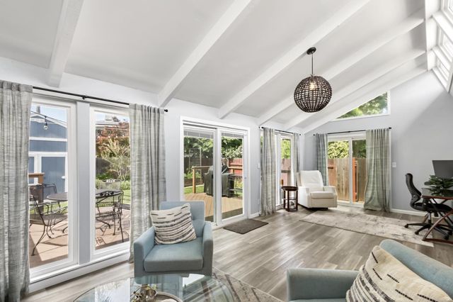 6860 Pocket Rd, Sacramento, CA 95831