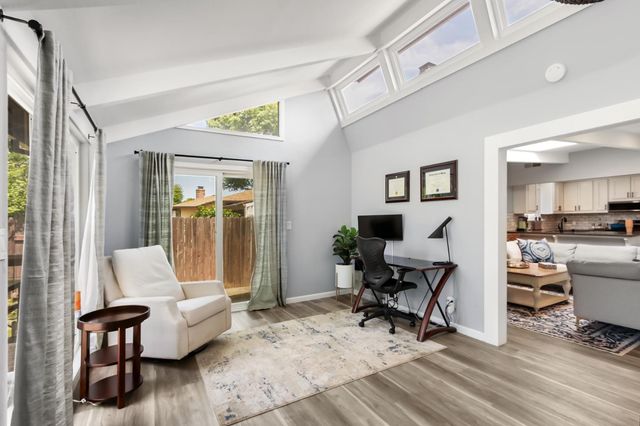 6860 Pocket Rd, Sacramento, CA 95831