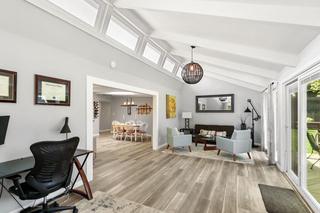 6860 Pocket Rd, Sacramento, CA 95831