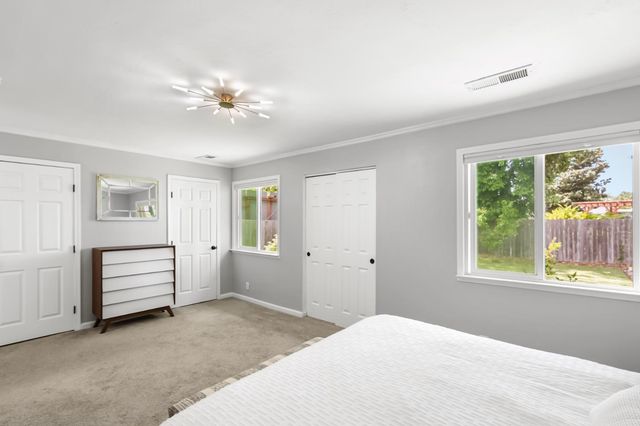 6860 Pocket Rd, Sacramento, CA 95831