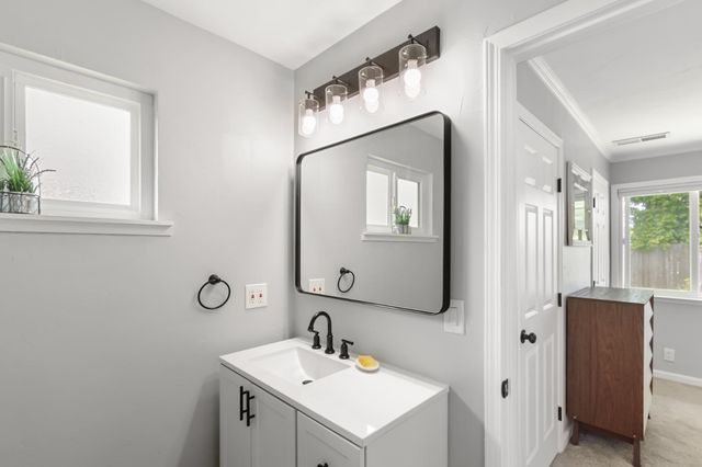 6860 Pocket Rd, Sacramento, CA 95831