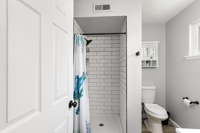 6860 Pocket Rd, Sacramento, CA 95831