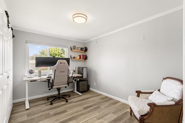 6860 Pocket Rd, Sacramento, CA 95831