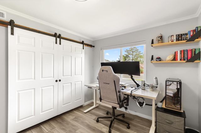 6860 Pocket Rd, Sacramento, CA 95831