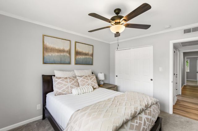 6860 Pocket Rd, Sacramento, CA 95831