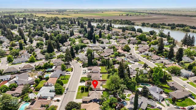 6860 Pocket Rd, Sacramento, CA 95831