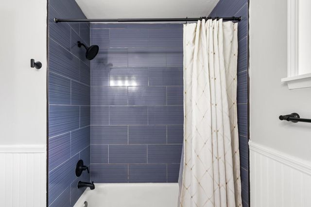 6860 Pocket Rd, Sacramento, CA 95831