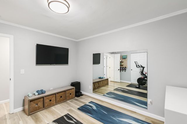 6860 Pocket Rd, Sacramento, CA 95831