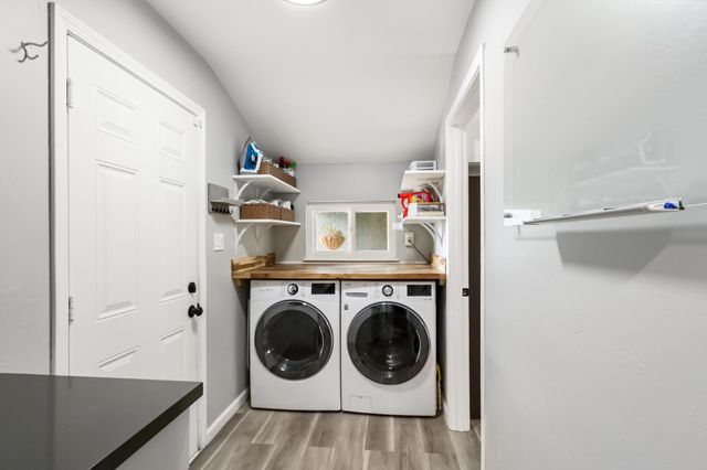 6860 Pocket Rd, Sacramento, CA 95831