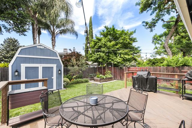 6860 Pocket Rd, Sacramento, CA 95831