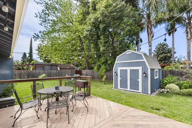 6860 Pocket Rd, Sacramento, CA 95831