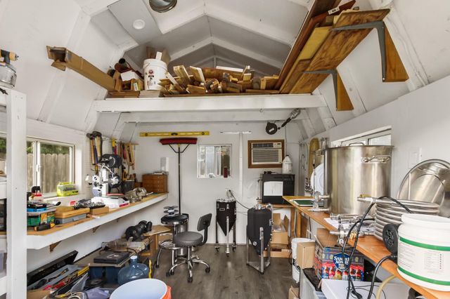 6860 Pocket Rd, Sacramento, CA 95831