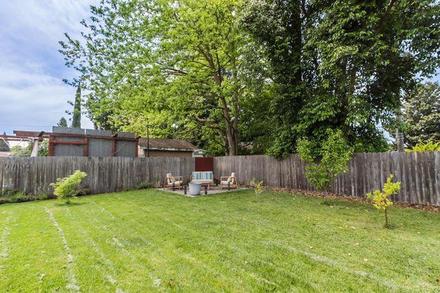 6860 Pocket Rd, Sacramento, CA 95831