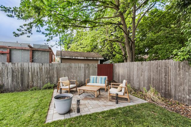 6860 Pocket Rd, Sacramento, CA 95831