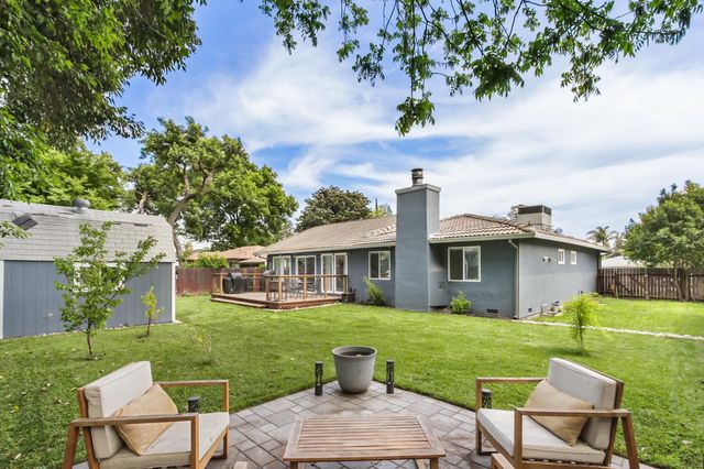 6860 Pocket Rd, Sacramento, CA 95831