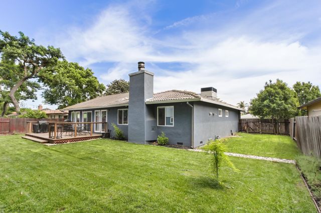 6860 Pocket Rd, Sacramento, CA 95831