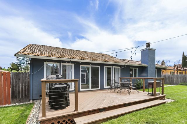 6860 Pocket Rd, Sacramento, CA 95831