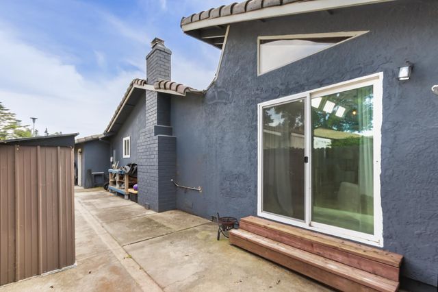 6860 Pocket Rd, Sacramento, CA 95831